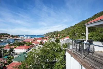 Image de À distance de marche des restaurants, des magasins et de Shell Beach, piscine privée, Wifi gratuit