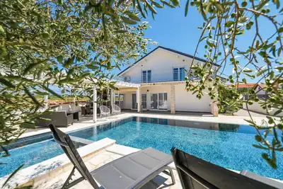 Image de Superbe maison à Vrsi avec WiFi