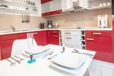 Appartement moderne et confortable. Central, avec vue sur les montagnes populaires du Spiegelberg.