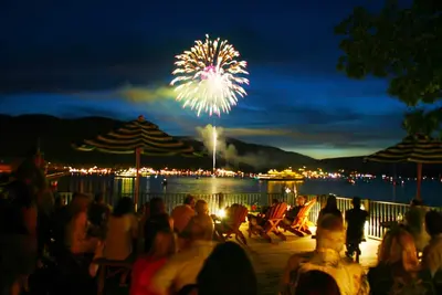 Image de Lake George Halls House - Meubles Adirondacks, vue sur l'eau du lac George