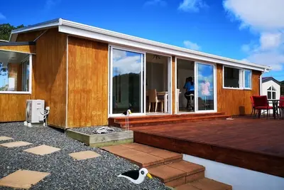 Image de Kiwi Bach en bord de mer magnifique!