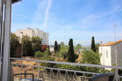 Image de Complètement rénové, très spacieux, central, avec tous les conforts, Climatisation dans to