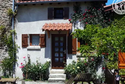 Image de Gîte cosy de plain-pied, proche St-Étienne, idéal famille avec animaux et balades nearby.