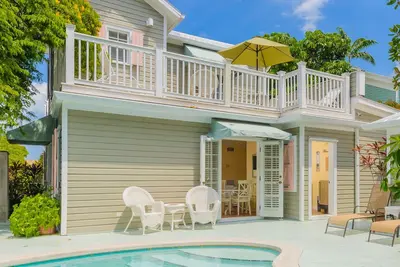 Image de Two Bedroom Two Bath Balcony Villa Steps from Duval!
