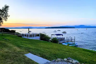 Image de Nouveau Waterfront Log Cabin Location de vacances sur le lac Winnipesaukee à Gilford, Nh