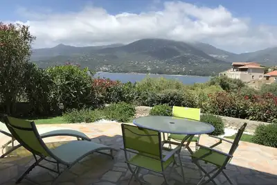 Image de 2 pièces dans villa, calme, vue mer, proximité plages et centre ville