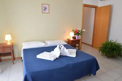 Image de Appartement de deux pièces pour 3 personnes avec cuisine et salle de bain privée