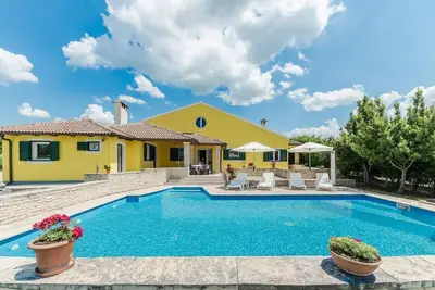 Image de Villa Polly, pour 10 personnes, avec piscine privée