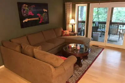 Image de Mountain Harbour Condo Est 2 chambres 2 salles de bains blindées dans le pont