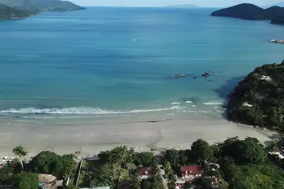 Image de Chale Terreo À 230 MÈTRES De La Plage De L’Enseada et à 3 minutes du sable.