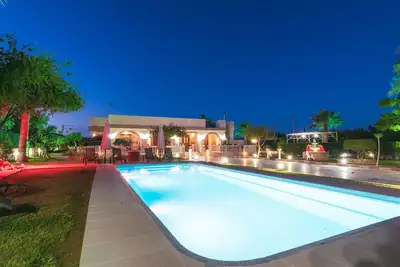 Maison de vacances 4 chambres Fontana avec piscine privée