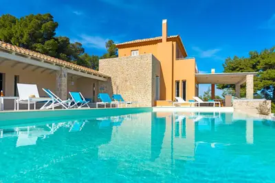 Image de Villa Emmelia & Guesthouse vue imprenable avec piscine