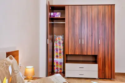 Image de Appartement deux chambres confortable et ensoleillé dans le centre-ville