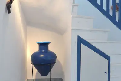 Image de Belle villa individuelle sur deux étages entourée d'un jardin près de la plage