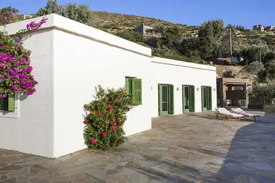 Olive Tree House - vie confortable, vue imprenable sur la mer, barbecue et jardin