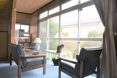 Image de La maison japonaise traditionnelle avec des chats. Maison de chat