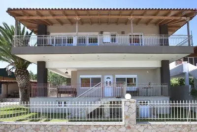 Image de Magnifique Appartement De Villa Au Premier ÉTAGE SITUÉ À Kinetta