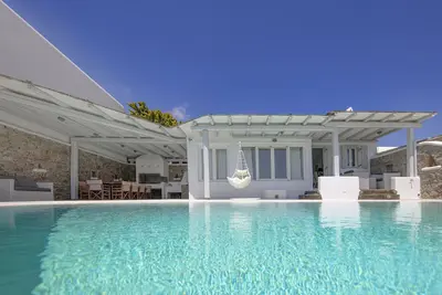 Image de Villa de luxe avec vue sur la mer et cinq chambres et piscine privée