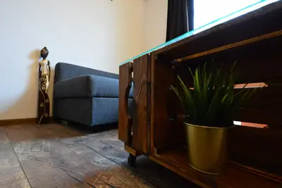 Image de Belle maison en brique de bois près du Parlement, en haut au centre