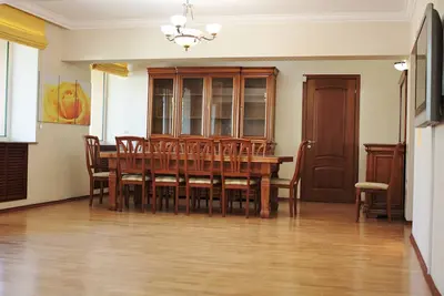 Image de Immense 600 Pieds, Appartement 3 Chambres + transfert