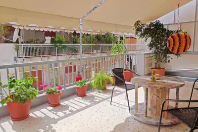 Image de Ensoleillé, apt élégant près du centre d'Athènes!