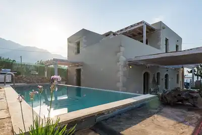 Image de Traditional Stone built Villa, Private Pool, 50m from Tavern & 4km to the Beach