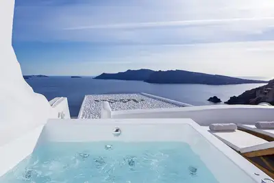 Image de Villa Aegean Magic avec bain à remous extérieur et mini bassin profond intérieur