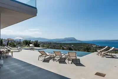 Image de NiMaR Villas, Brand New 2018 10 personnes, élégant, vue imprenable piscine à débordement