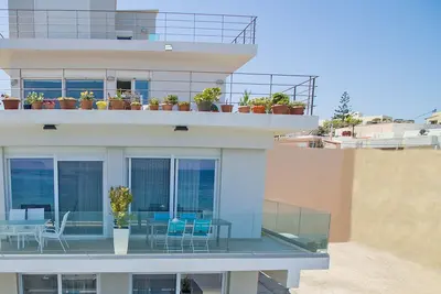 Modern, Beachfront, Amenities, No car needed 1