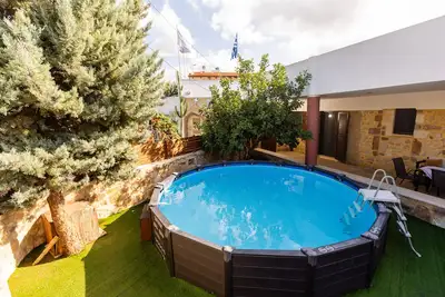 Maison en pierre à Asteri