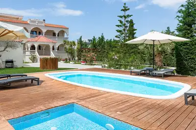 Image de Evelyn Villa avec piscine privée jusqu'à 10