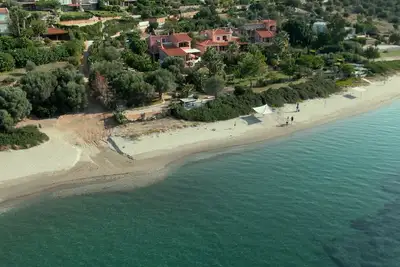 Image de Villa Athena - Situation calme avec accès direct à la plage depuis notre jardin!