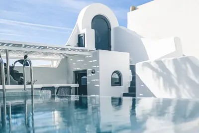 Opera Mansion Santorini