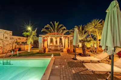 Image de Massive Luxury Villa - Piscine privée - Parfait pour les grands groupes jusqu'à 20 personnes