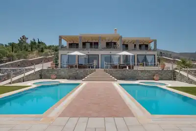 Image de Family Friendly Villa with Heated Pool, Tennis, Jacuzzi, 4km to Sea & Amenities