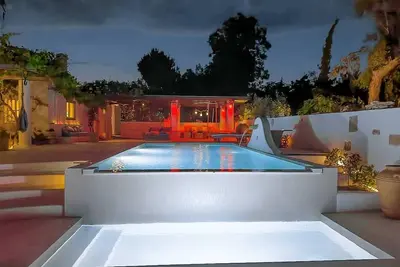 'Stone Pierre-oliveraie' avec piscine non chlorine