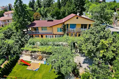Image de Villa Sequoia au milieu du parc écologique \"Golden Sands\" et à 500 m des plages sans fin