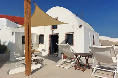 Image de Maison des sept navires Maison traditionnelle avec vue sur la mer Égée