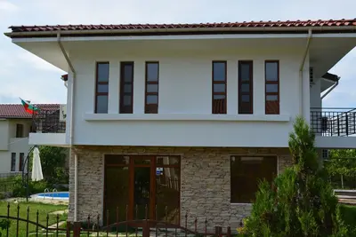 Image de Nouvelle maison d'hôtes pour 10 personnes à 13 km de Sunny Beach Resort (mer)