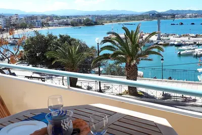 Image de Apt élégant avec de superbes vues sur la mer, près de la plage de sable et de la vieille ville et du centre de La Canée