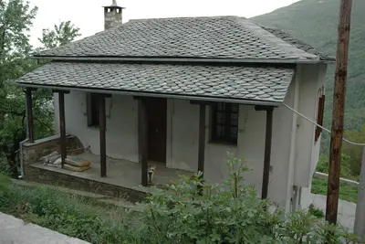 Image de Bâtiment de deux étages à la montagne Pelion avec vue sur la mer Égée et les Sporades.