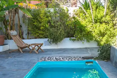 Image de Maison viticole et 2 chambres d'hôtes. Ancienne cave transformée en une élégante villa