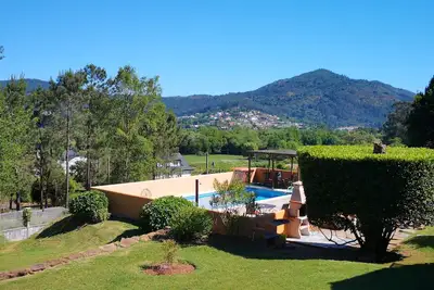 Image de Charmant Lodge rustique avec piscine et de belles vues. Marchez jusqu'au bar à tapas et à la plage.
