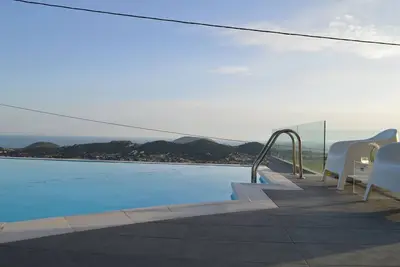 Image de Villa avec piscine à Anavyssos - Vue sur Saronikos