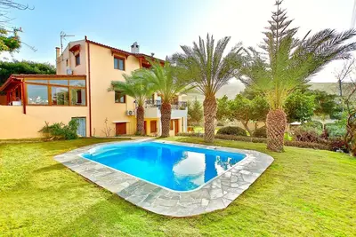 Image de Villa Karteros avec piscine privée - Villa cinq chambres, pour 11 personnes