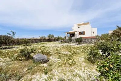 Image de La maison du soleil, une Vila totalement privée dans la caldeira de Santorin