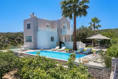 Image de Infinity pool villa with Sea Views 2 km to Rethymno city & Beach and Shaded Bbq
