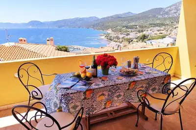 Image de grenier surplombant le golfe (Lc)