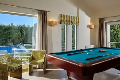 Image de Villa EverGreen | piscine privée, beau jardin, en plein milieu de la Crète