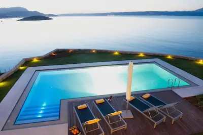 Image de Complexe de trois villas de luxe à quelques pas de la plage de sable